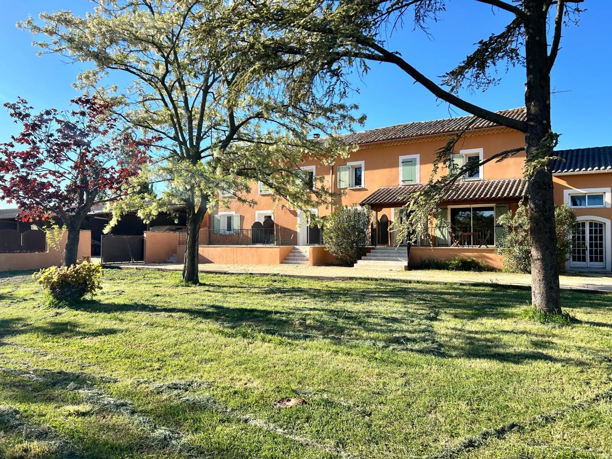 La Capucelle Bed & Breakfast Caderousse Exterior photo