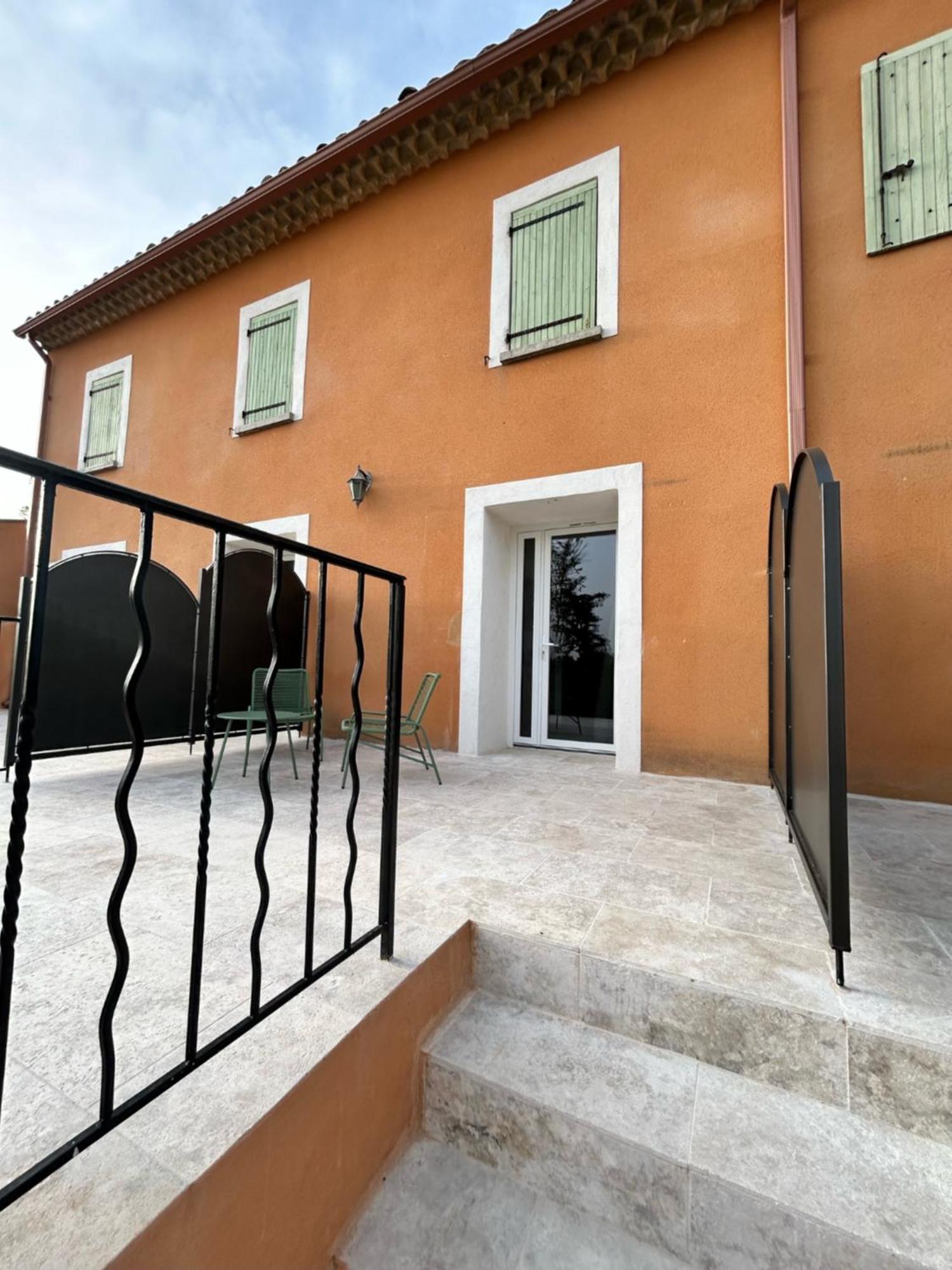 La Capucelle Bed & Breakfast Caderousse Exterior photo